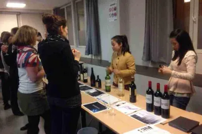 红酒品尝展会活动在MBA校区举行