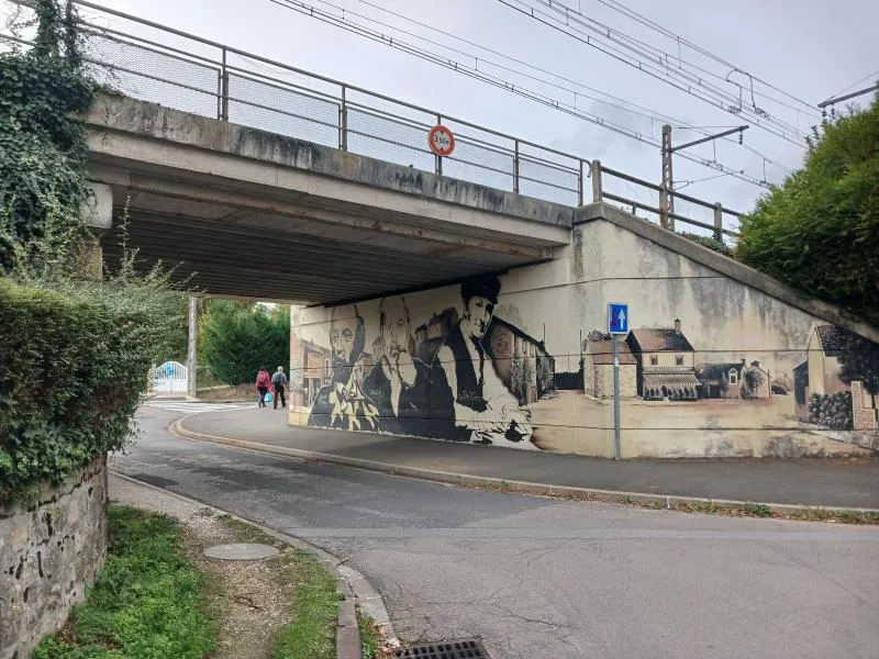 Fresque sous le pont ferroviaire de Bois-le-Roi