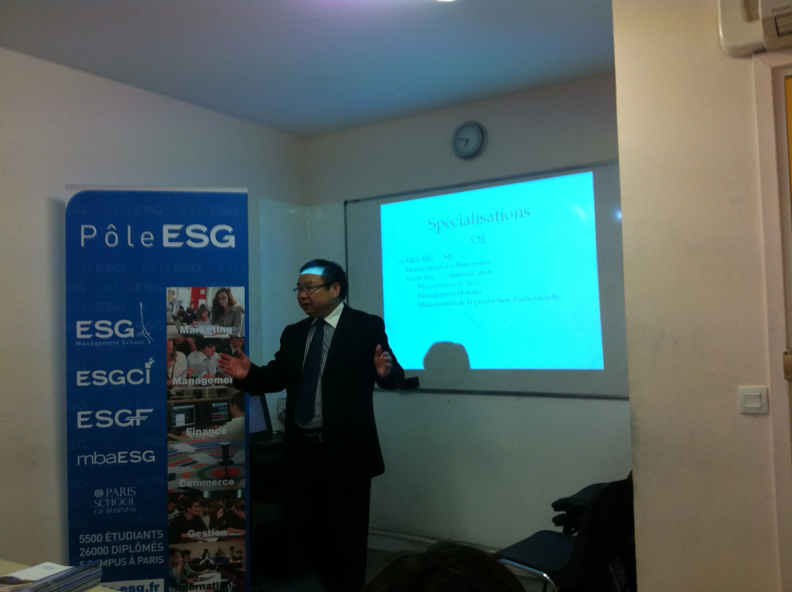 邱博士介绍学校项目